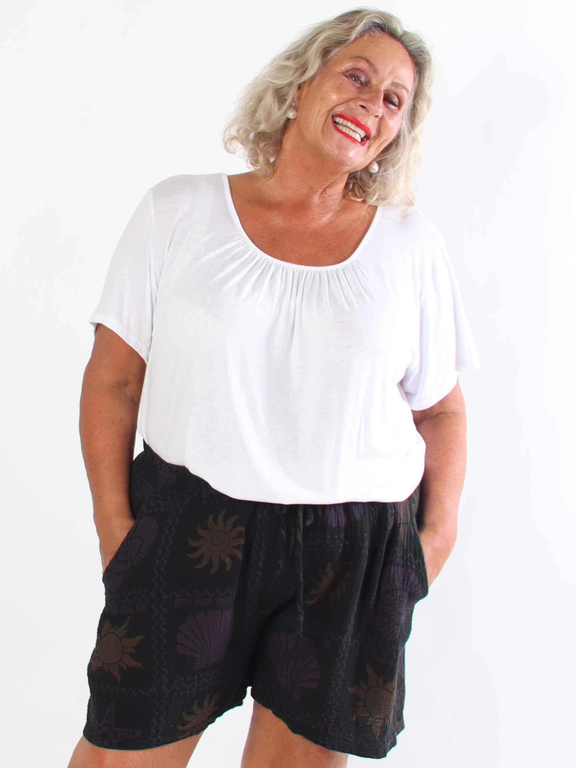 Stevie Summer - Plus size shorts i bomulds musselin-stof med sommermotiver